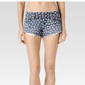 PAIGE Jeans Shorts Echo Park White Rose Floral